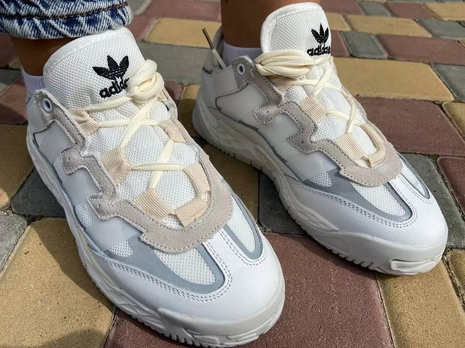 Женские кроссовки Adidas Niteball FW2477, белые с бежевыми вставками