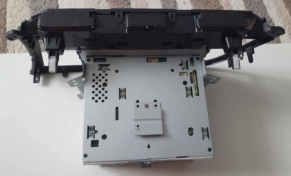 Продам автомагнітолу для автомобіля Hyundai Elantra 2016 року