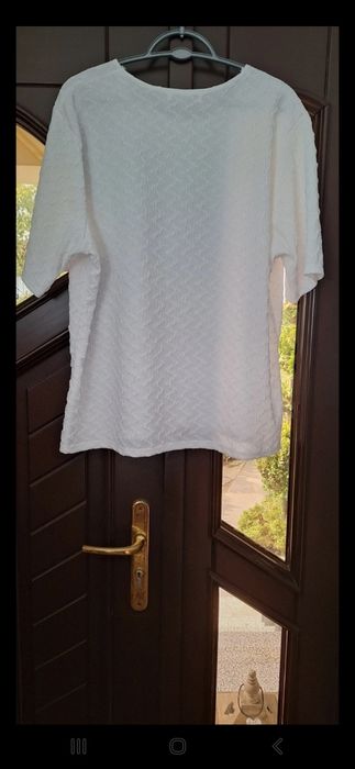 Biała bluzka z krótkim rękawem