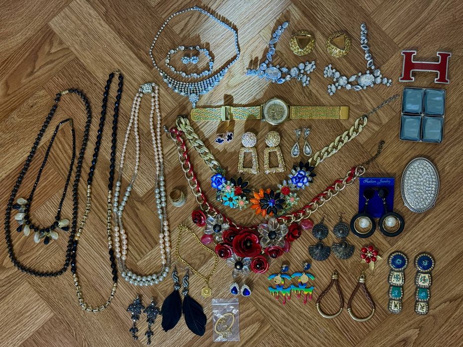 Бижутерия , одним лотом , стоимость за все что на всех фото