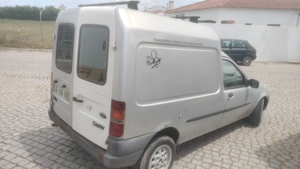 Ford Courier Pra Pecas inteira