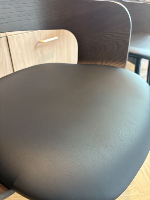 Krzesła HVIDOVRE jysk, ciemny dąb