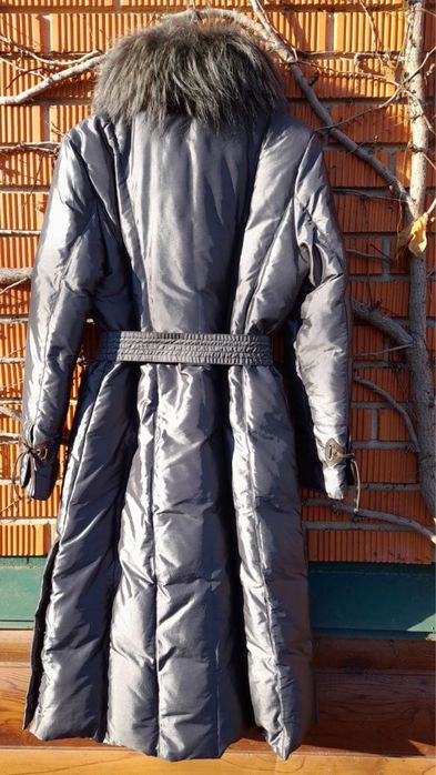 Жіночий зимовий пуховик