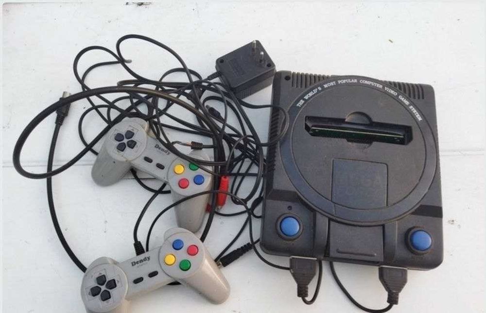 Продам приставку ігрову Денді з джойстиками. Комплект