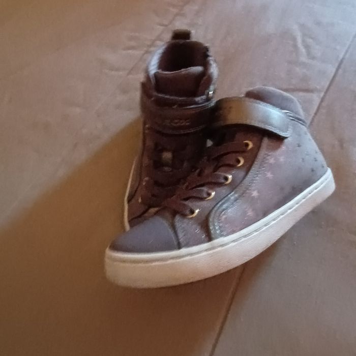 Sapatilha castanha/dourada Geox