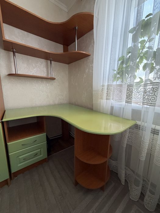 Стіл компʼютерний