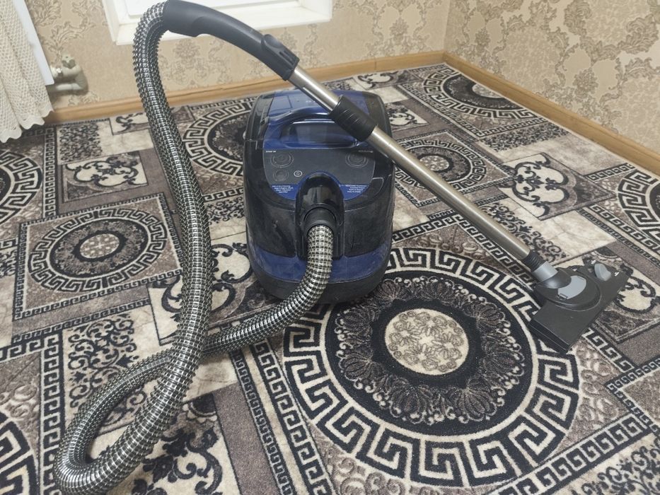 Пилосос Bosch Wet&dry BWD41700