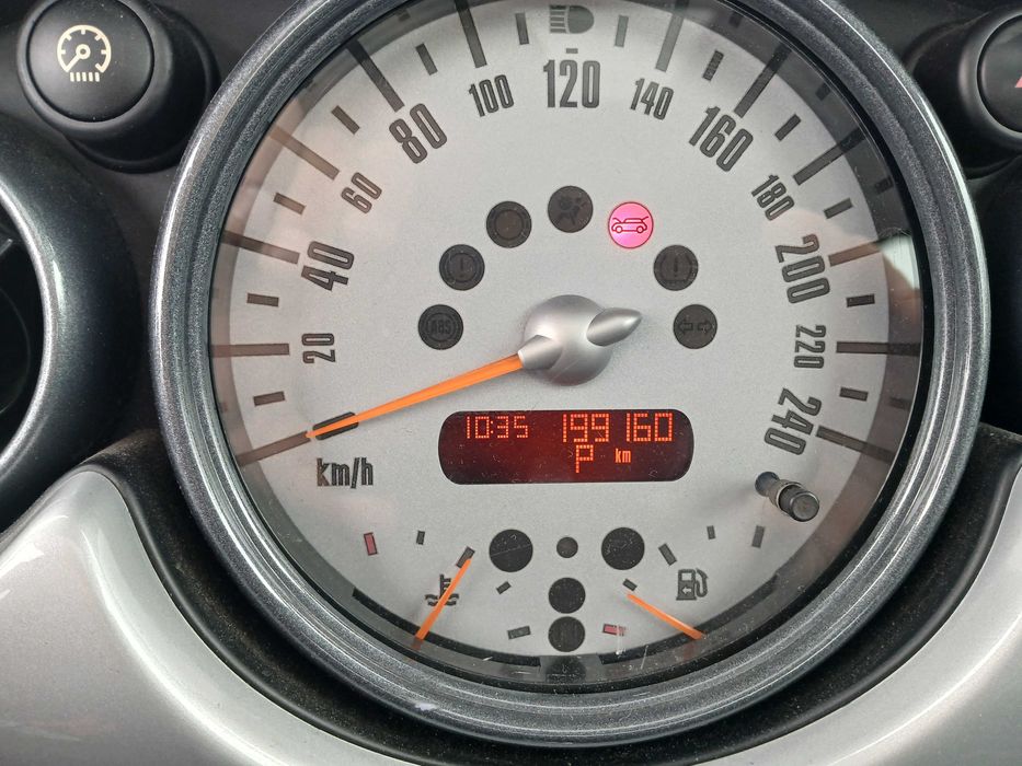 Mini Cooper 1,6 benzyna