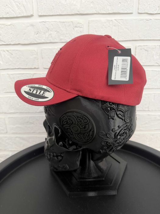 Кепка унисекс Stüssy  красная— практичный и стильный аксессуар на каждый день