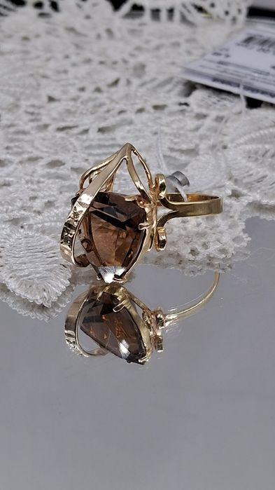 Золота каблучка з діамантами