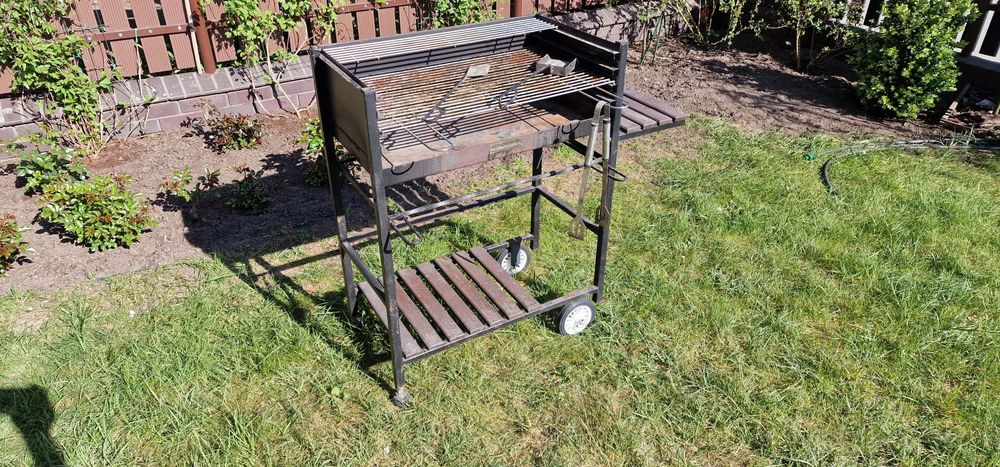 Grill ręcznie robiony. MAJSTERKLEPKA.