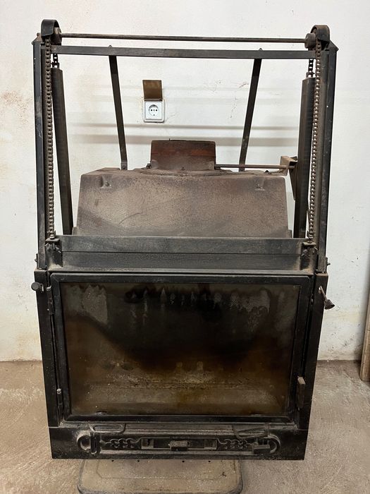 Lareira recuperador de calor em ferro fundido com sistema elevatório (porta guilhotina)