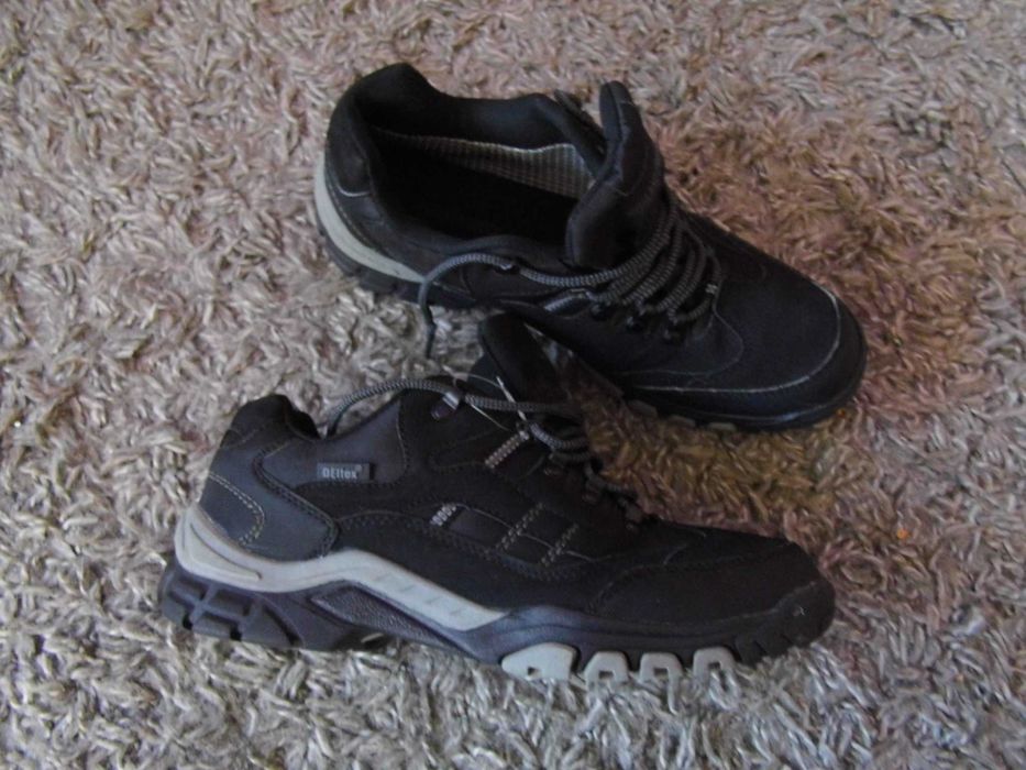Czarne wodoodporne buty sportowe 44