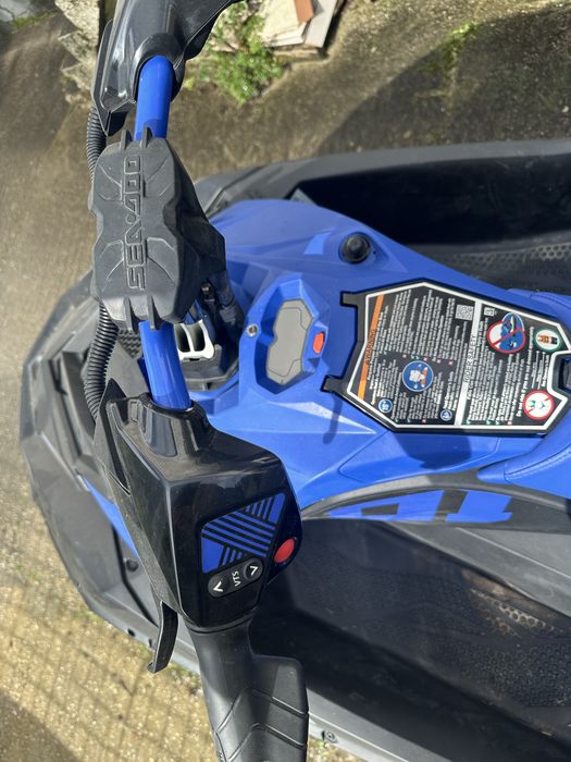 Mota de agua sea doo trix 3 lugares