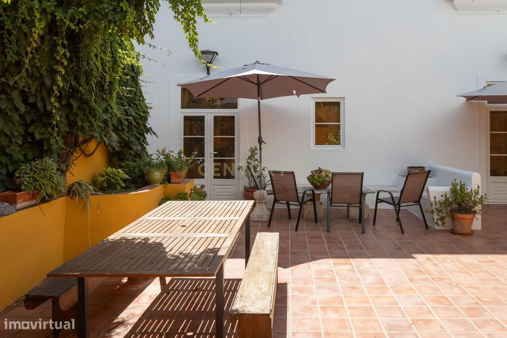 Casas Tradicionais com Pátio e Terraços