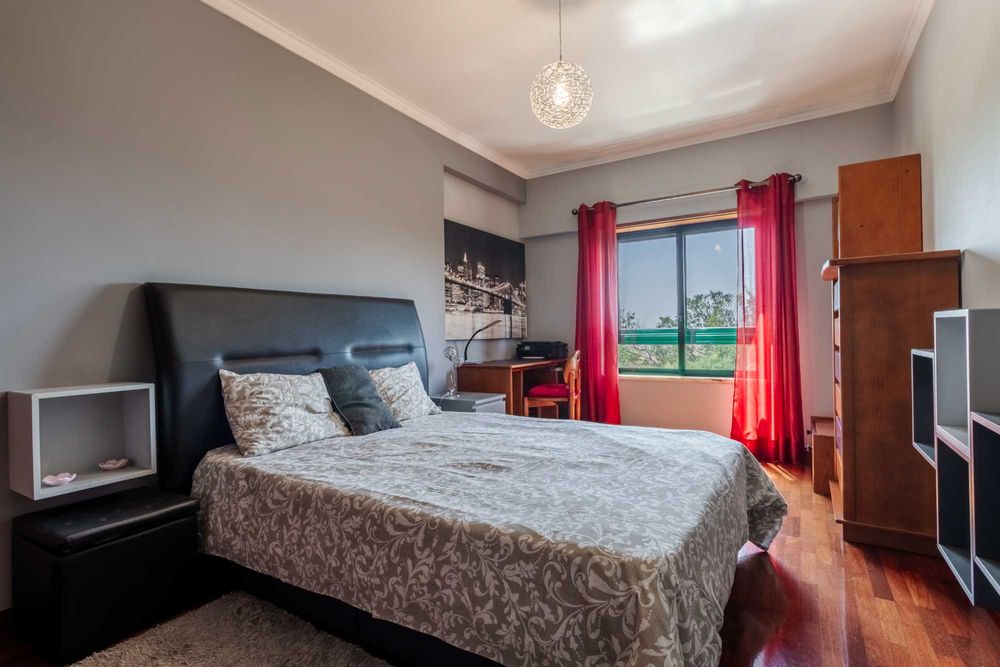 Apartamento T3 Massamá Norte com Garagem Box de 60m2
