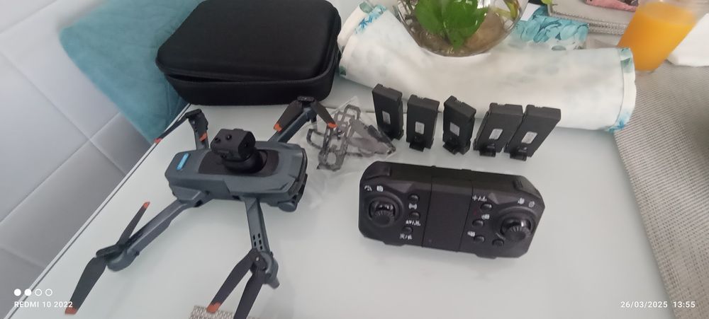 Drone Drone pequeno com 5 baterias novo muito bom