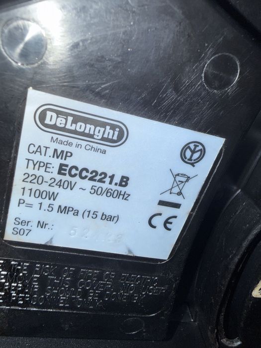 Ekspres kolbowy DeLonghi ECC 221.B