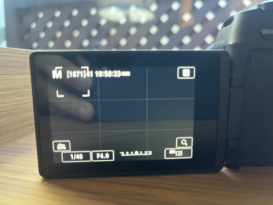 Canon EPS RP como nova com lente 24-105 (posso vender só o corpo)