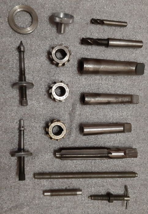 болт 5.8 с гайкой. шайбой