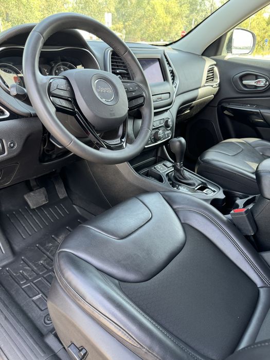 Продам Jeep Cherokee в рассрочку, викуп авто