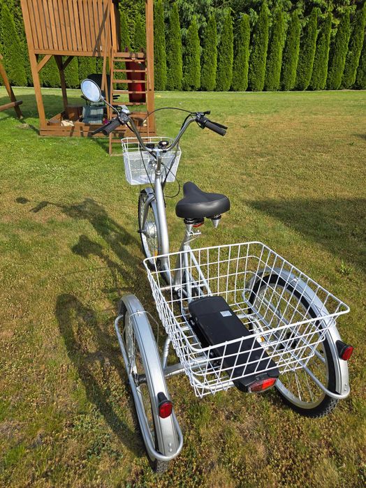 Rower trzykołowy Rehtime2 z napędem elektrycznym.