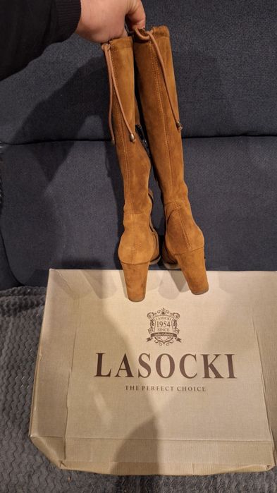 Buty zamszowe na obcasie