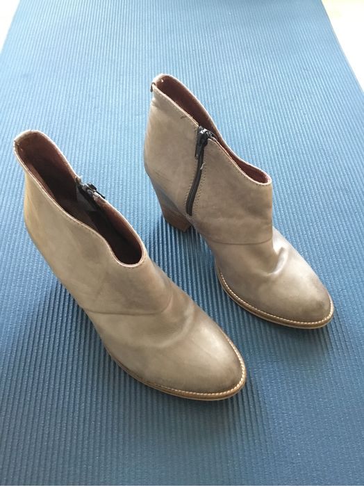 Skórzane botki na obcasie Clarks z TK Maxx