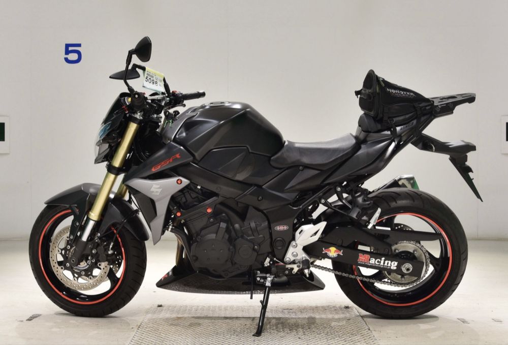 Suzuki GSR-750 Сузуки з Японії