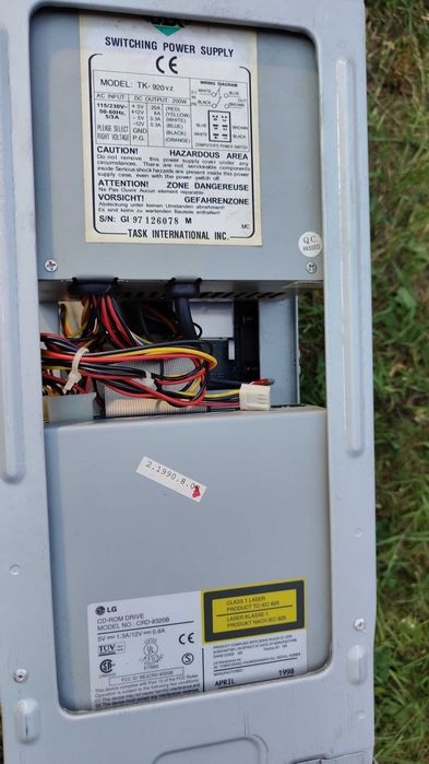 Stary komputer Retro Intel Pentium fw82443lx