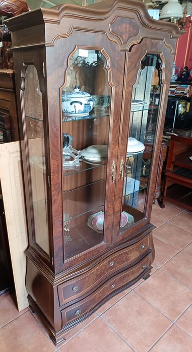 Móvel vitrine em excelente estado