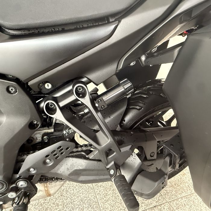 Yamaha Tracer 7 GT de 2025 akrapovic