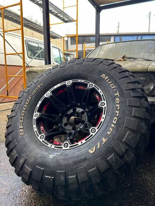 Pneus 37/12.5/17 BF GOODRICH MUD TERRAIN C/ Jantes Novas