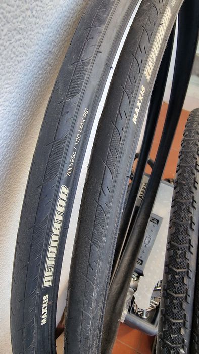 2 pares de pneus ciclismo e gravel