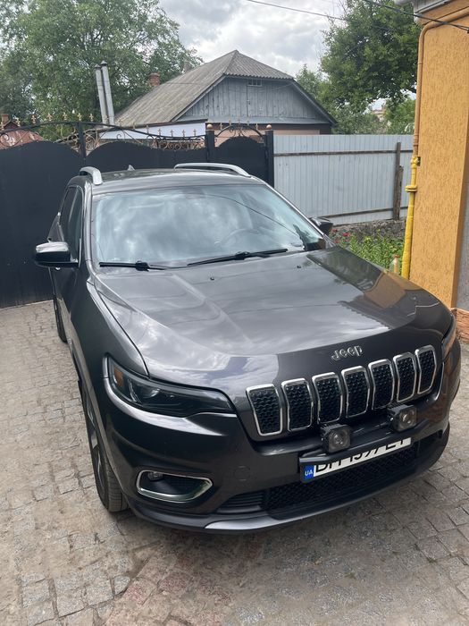 Продам автомобіль джип черокі