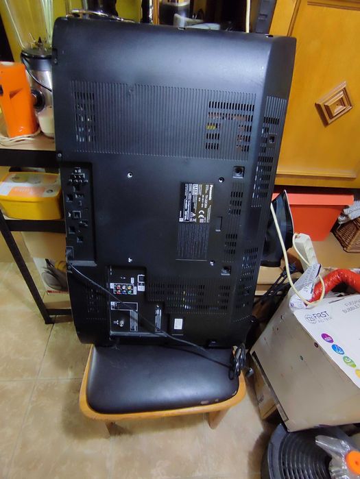 telewizior 32"panasonic TX-L32C, na części