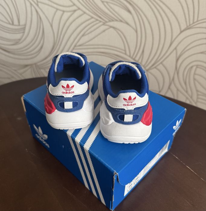 Дитячі кросівки Adidas. Розмір 19-20