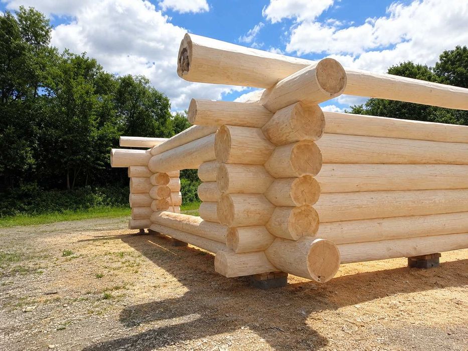 DOM Z BALA 60+ CM – Gotowe ściany budynku