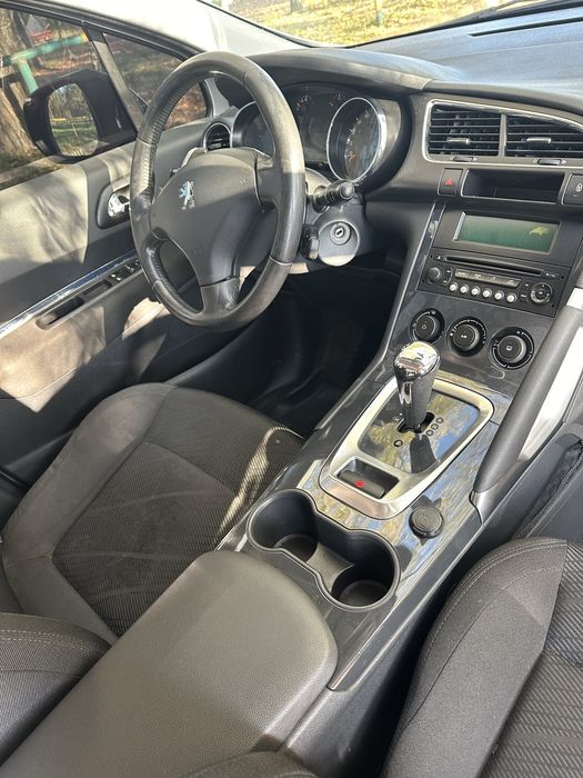 Економне авто Пежо 3008