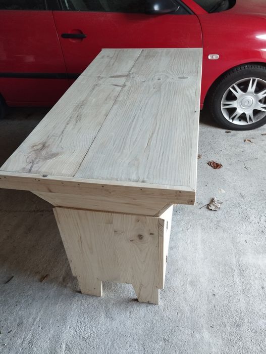 Masseira para pão e móveis rústicos em madeira