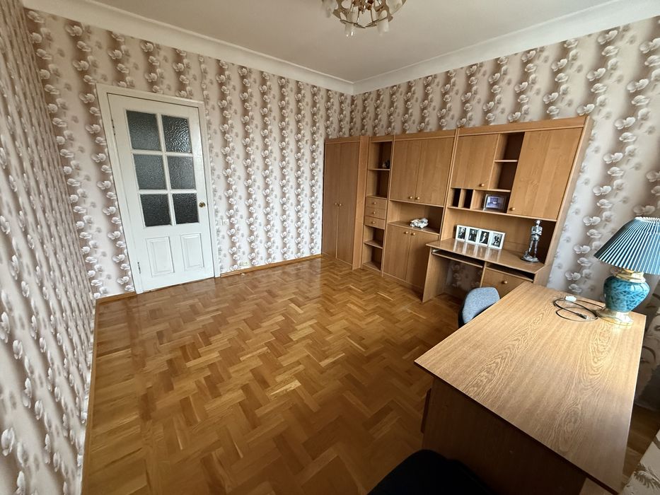 Трехэтажный дом 300 м² с участком 7 соток от собственника