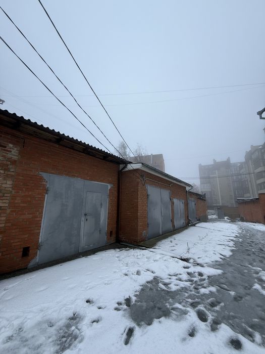 Конституції Стрітенська , продам капітальний гараж з високими воротами