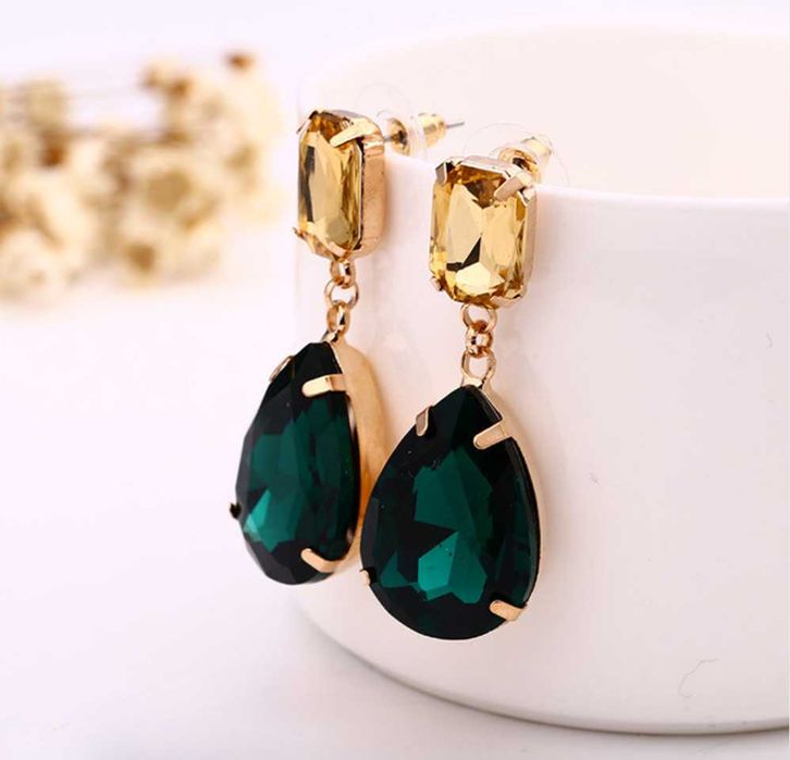 Brincos verdes e dourados novos