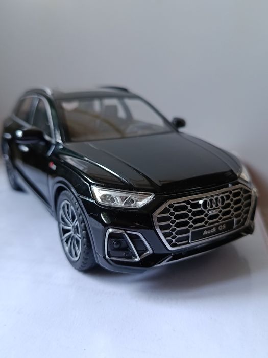 Модель авто Audi Q5 1/24