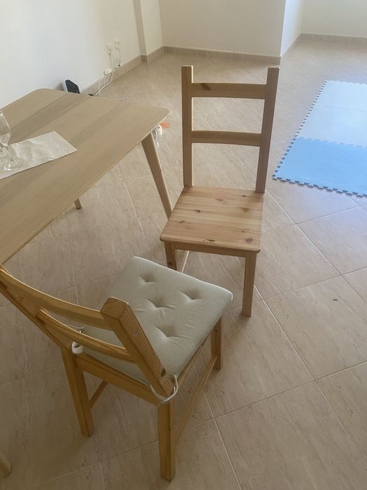 Mesa e 2 cadeiras