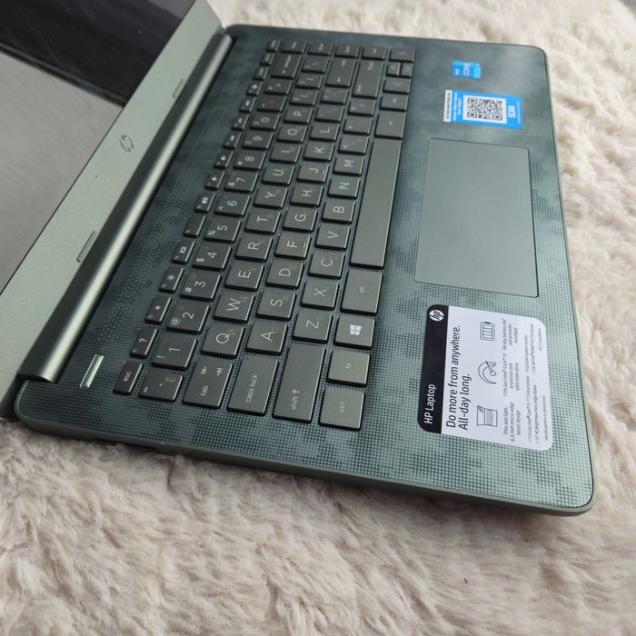 Продам ноутбук HP 14 (i3 11th Gen / 8GB / 256GB SSD)