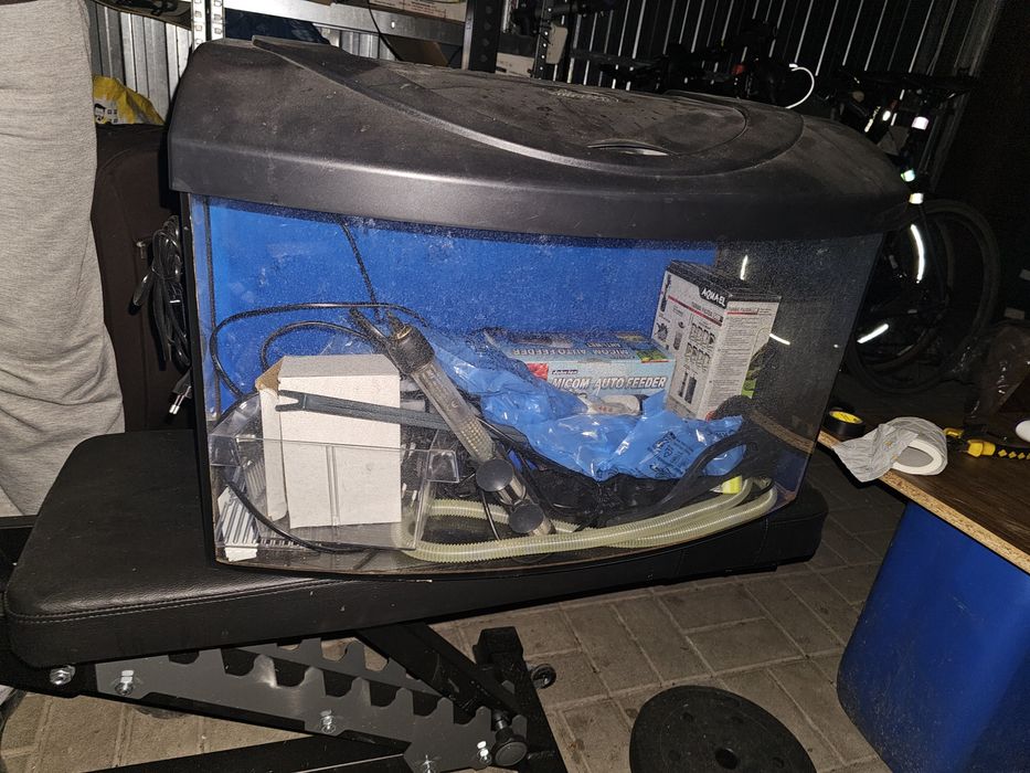 Akwarium z pokrywą 50l z dodatkami