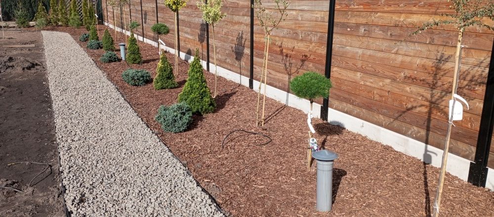 Usługi ogrodnicze - Przycinanie drzew/Opryski owadobójcze i inne