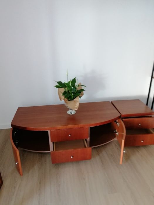 Cristaleira, Móveis e sofá