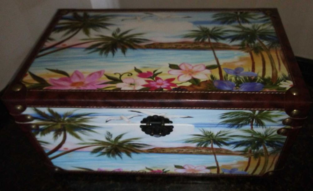 Baú decorativo novo